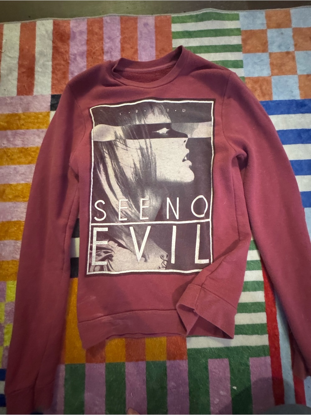 woMen's Maroon Graphic Crewneck Sweater - Seen No Evil